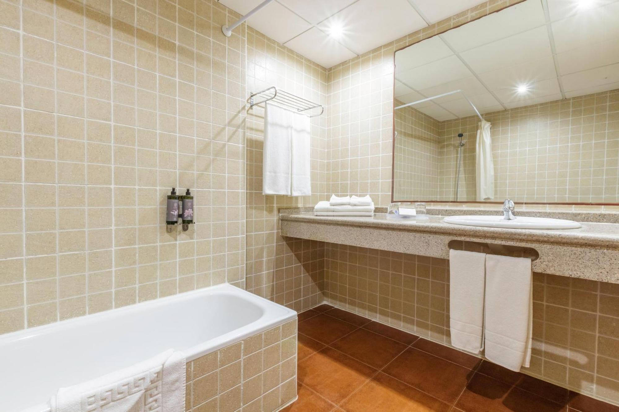 Apartamentos Best Alcazar La Herradura  Bagian luar foto