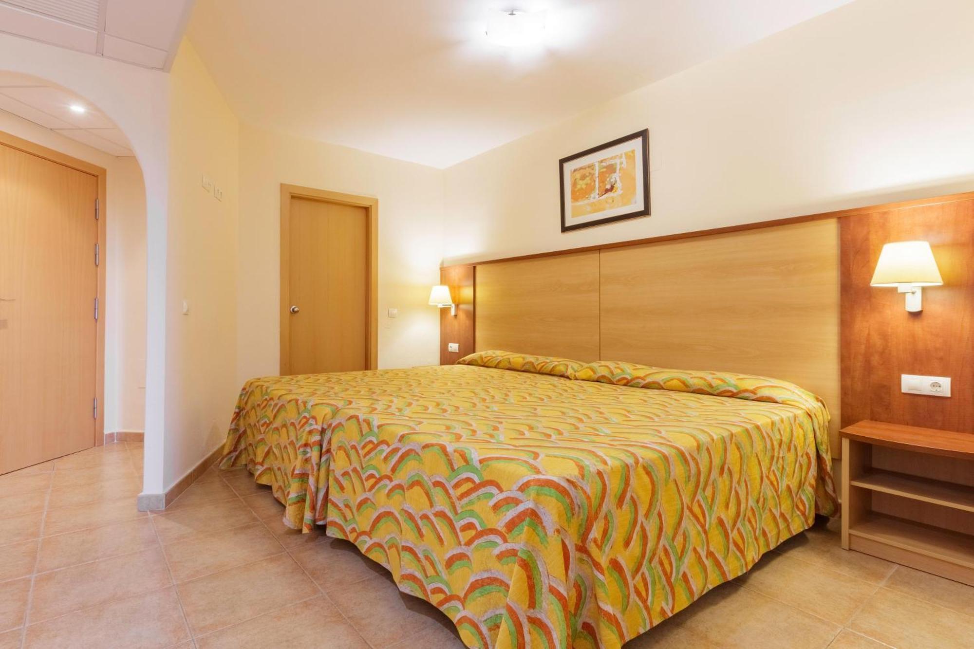 Apartamentos Best Alcazar La Herradura  Bagian luar foto