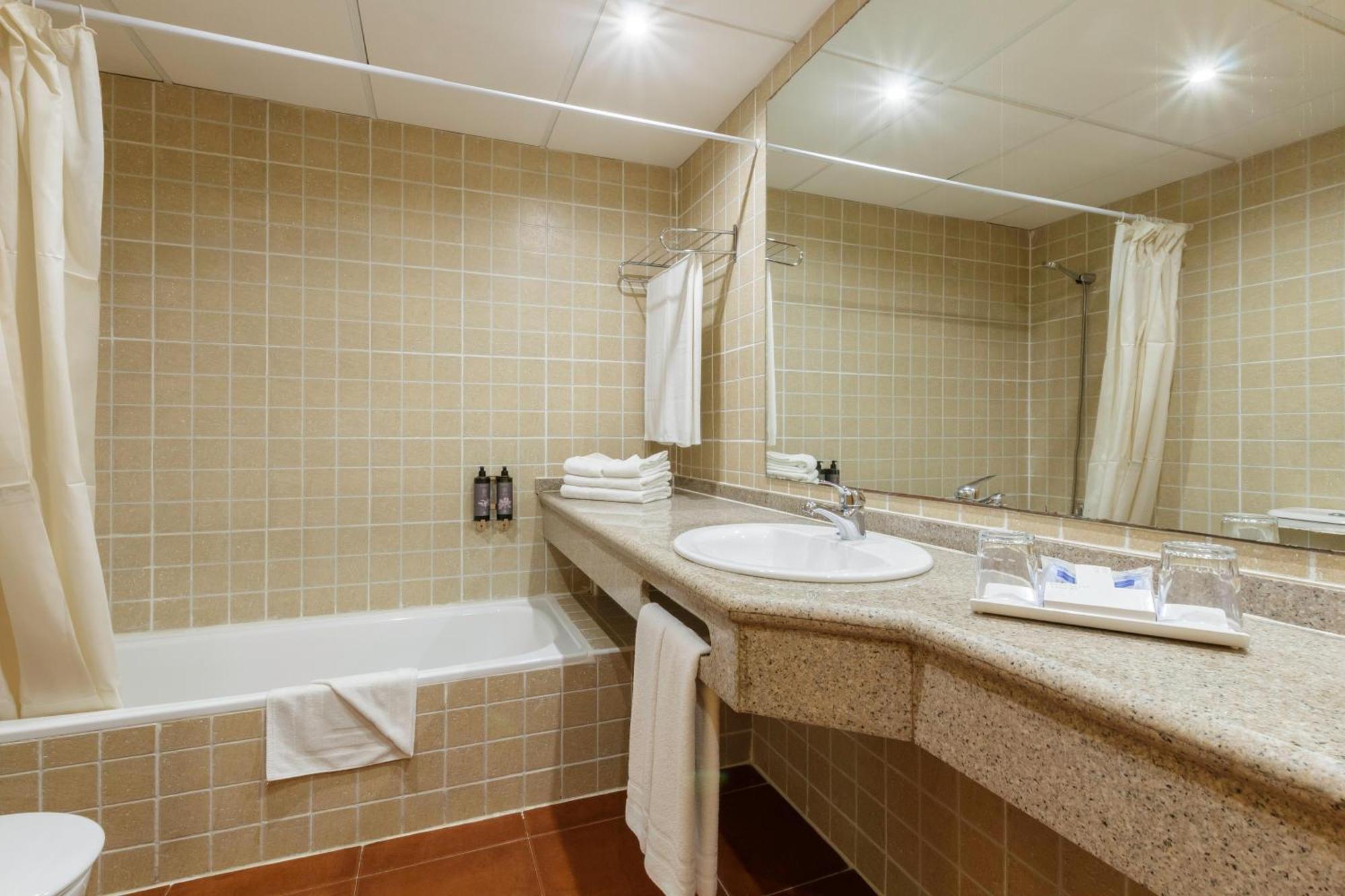 Apartamentos Best Alcazar La Herradura  Bagian luar foto