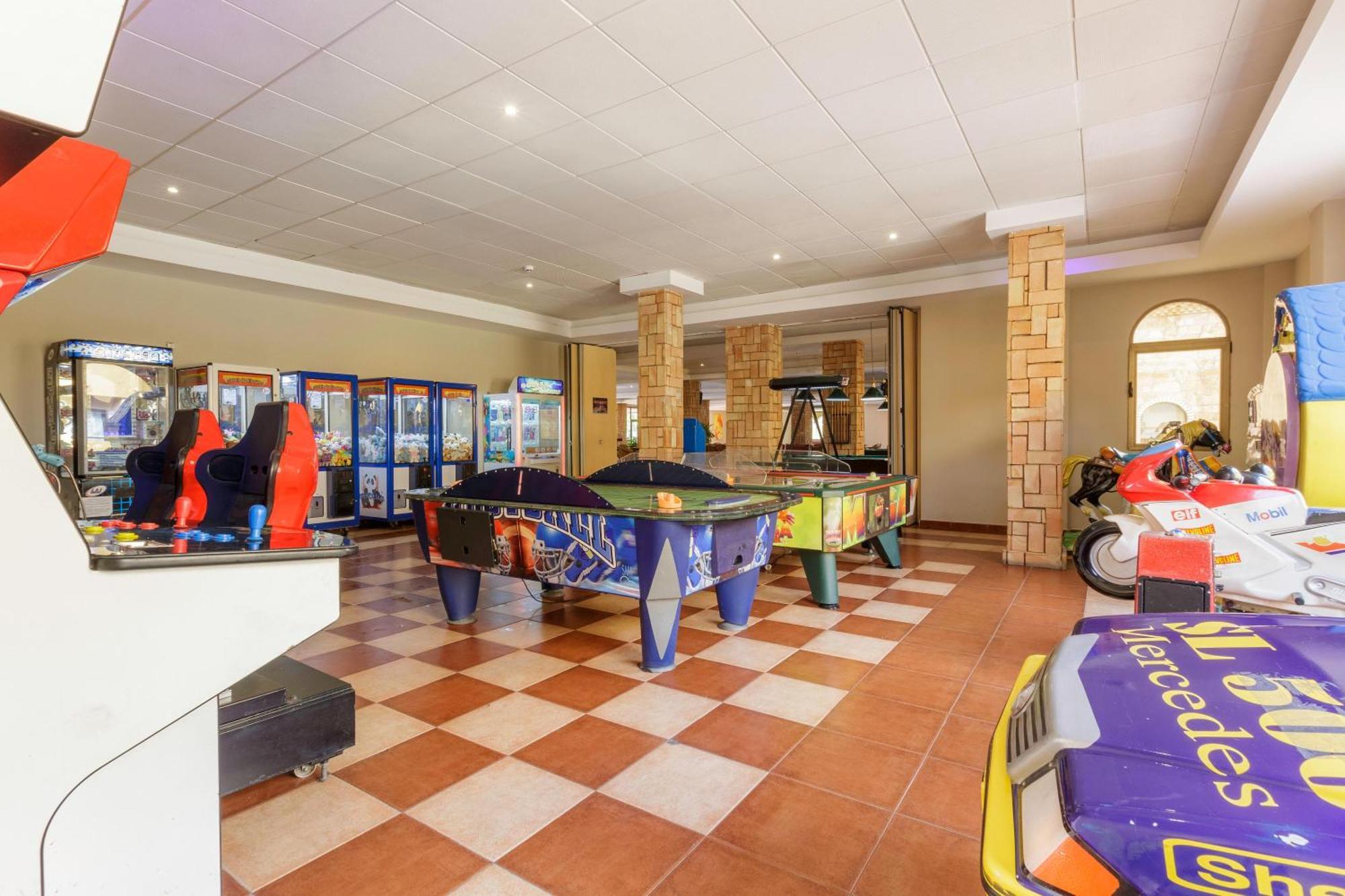 Apartamentos Best Alcazar La Herradura  Bagian luar foto