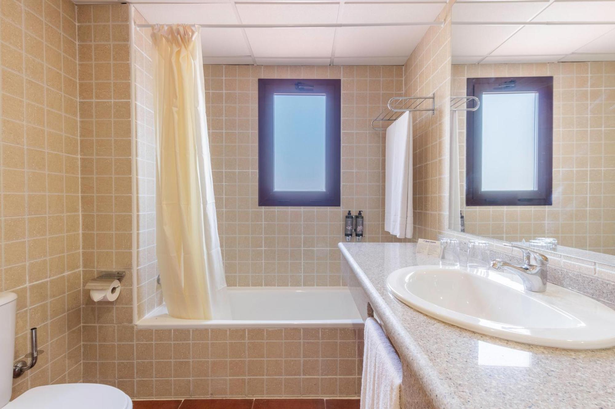 Apartamentos Best Alcazar La Herradura  Bagian luar foto